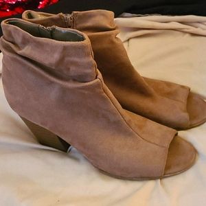 Open tooed healed boots